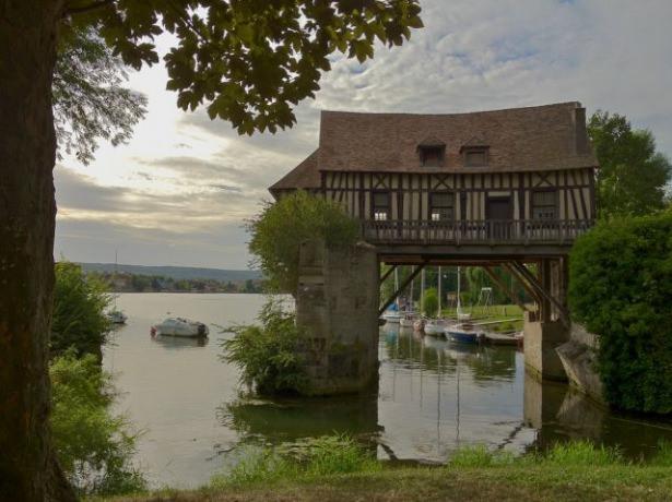 <p>The Lucky Old Mill (Vernon, France)</p>

<p> </p>
