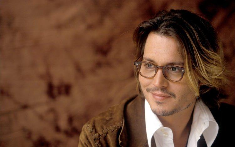 <p>- Kendisine özel bir Hollywood koleksiyonu oluşturan Johnny Deep, koleksiyonunu sakladığı 12 depo için kira olarak aylık 500 bin dolar ödemiş</p>
