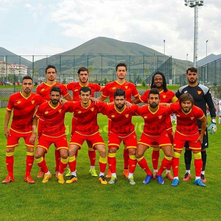 <p>Süper Lig: Göztepe<br />
<br />
(Süper Lig'de 25 Yıl)</p>