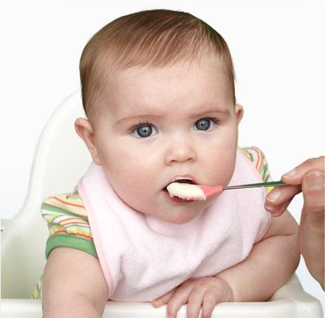 <p>Bazı besinler bebeklerde boğulma bebeklerde boğulma tehlikesine nedne olabilir. Kimi gıdalar ise, bebeklerin gelişim sürecine uygun değildir. <br />
<br />
İşte, bebeklerin tüketemeyeceği gıdalar...</p>
