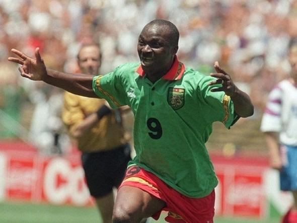 <p>Forvet / Albert Roger Mooh Miller (Roger Milla) / Kamerun</p>
