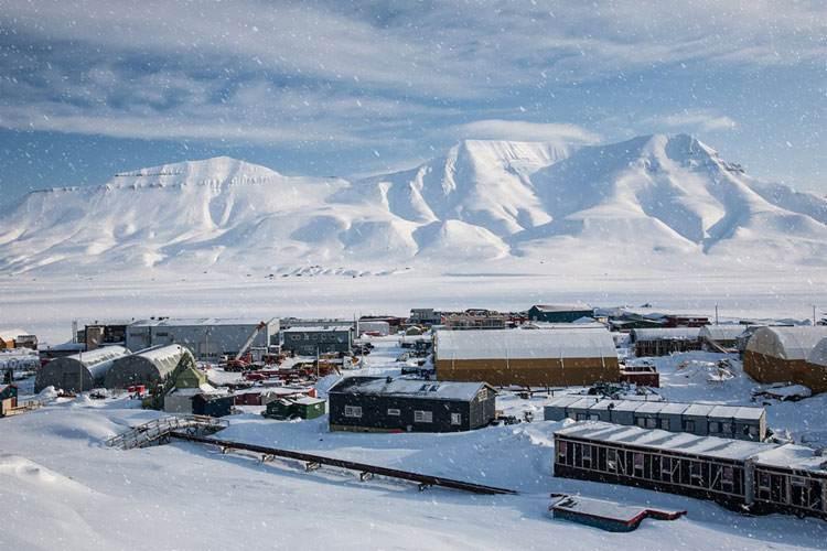 <p>Norveç ve Kuzey Kutbu arasında bir takımada olan Svalbard Adaları</p>

<p> </p>
