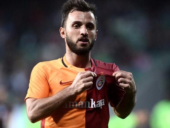 <p>EMRE ÇOLAK - Riekerink döneminin yıldızlarından. Özellikle kupa performansıyla yeniden ismini hatırlattı. İspanya iddiası sonrası takımda kalması gündemde. Morali yüksek, oynamak için hevesli.</p>

<p> </p>
