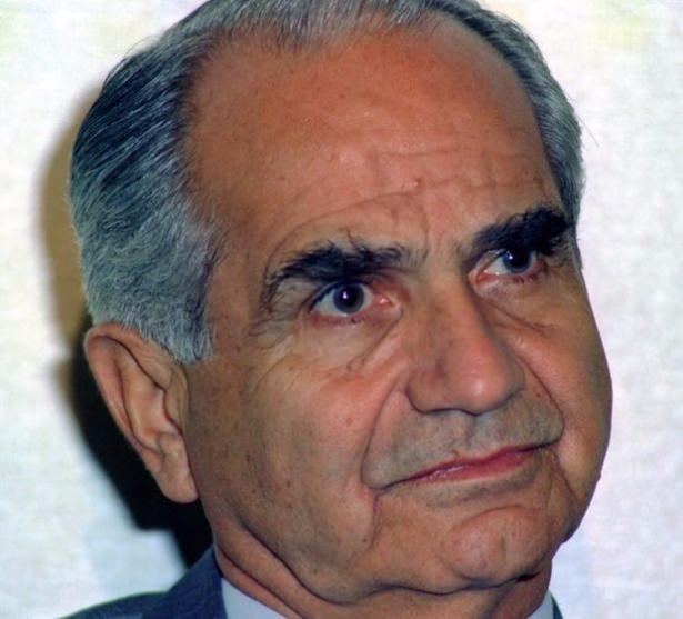 <p>9 Temmuz 2015'de eski Hava Kuvvetleri Komutanı Tahsin Şahinkaya, İstanbul'da tedavi gördüğü hastanede vefat etti.</p>
<p> </p>