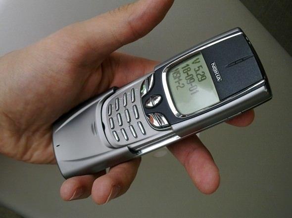 <p>Nokia 8850</p>

<p>Çıkış tarihi: 1999</p>

