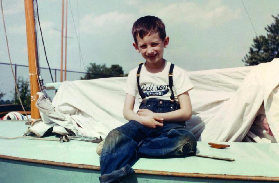 <p><strong>Steven Spielberg;</strong> Öğretmenleri onu tembel olarak damgalamış. Sınıf arkadaşları uzaklaştırıp sindirmişler. </p>