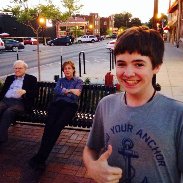 <p>Paul McCartney ve Warren Buffet ile selfie</p>
