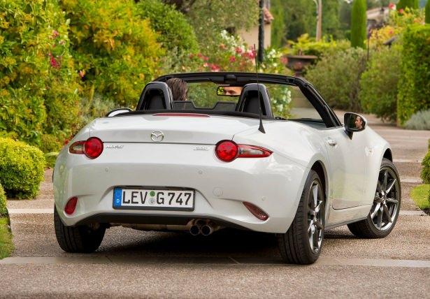 <p><span style="color:#FFFFFF">Dünyanın dört bir tarafından otomobil gazetecilerinin oluşturduğu World Car Reward </span><span style="color:#FFFFFF">komitesi, 2016'nın en iyi otomobili olarak Mazda MX-5'i seçti. </span></p>