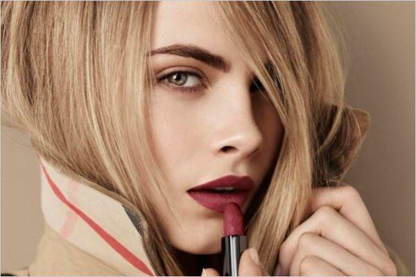 <p><strong>6. Her daim mat ruj</strong></p>
<p>2016 yılında moda olan mat rujlar bu yılda yerini koruyor.</p>