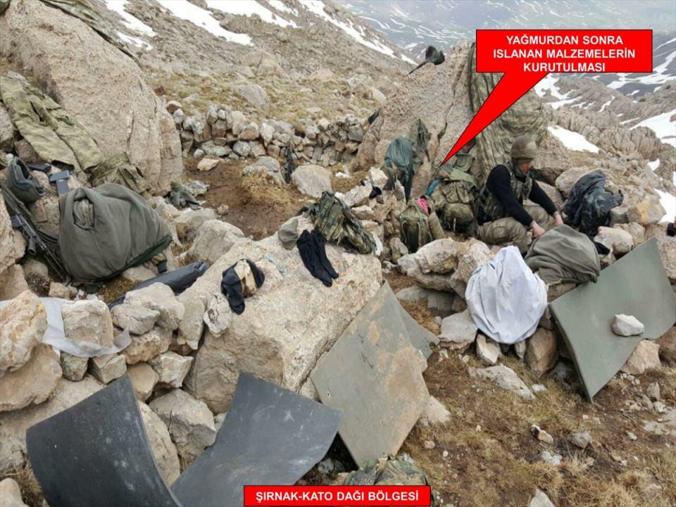 <p>Bölücü terör örgütünün Türkiye'deki ana silah ve mühimmat deposu olduğu belirtilen mağaralardaki silah ve mühimmatın, bugüne kadar tek seferde örgütten ele geçirilen en fazla malzeme olduğu bildirildi.</p>