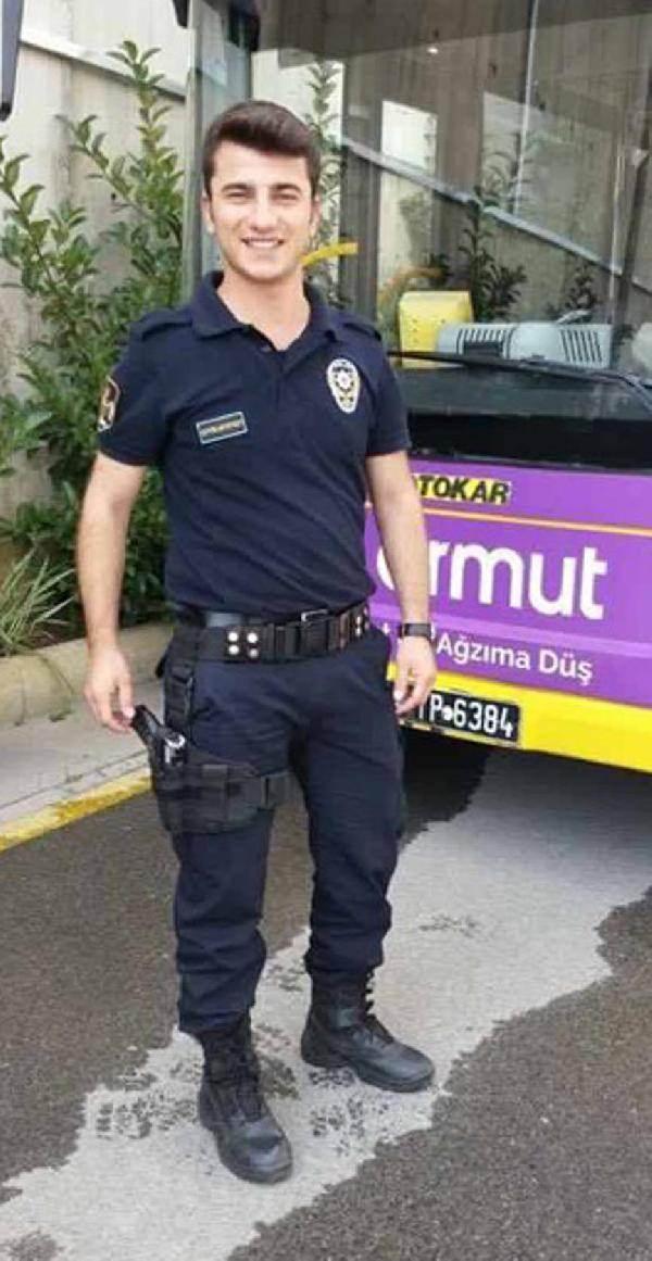 <p>İstanbul'da bombalı saldırıda şehitolan 5 aylık polis memuru Durmuş Öcal'ın acı haberi, memleketi Isparta'ya ulaştı.</p>