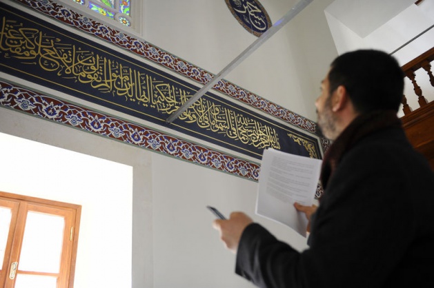 İstiklal Caddesi'nin simgelerinden Hüseyin Ağa Camii'nin restorasyonu yaklaşık 2,5 milyon liraya maloldu. 