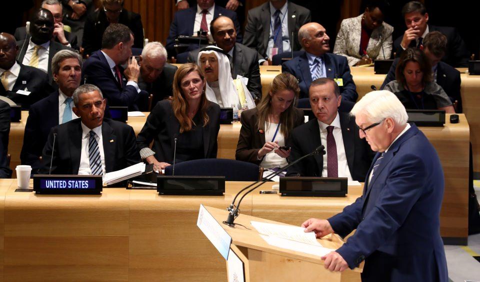 <p>Cumhurbaşkanı Recep Tayyip Erdoğan, BM Genel Merkezi'nde ABD Başkanı Barack Obama'nın (solda) ev sahipliğinde d&uuml;zenlenen "m&uuml;lteciler" konulu Liderler Zirvesi'ne katıldı.</p>

<p>&nbsp;</p>
