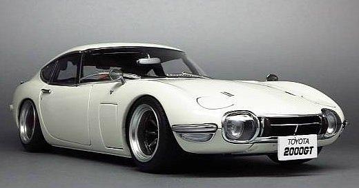 <p><strong>5- İnsan İki Kere Yaşar (1967)</strong><br />
Sean Connery, You Only Live Twice filminde 1967 model Toyota 2000 GT ile kameralar karşısına geçti.</p>