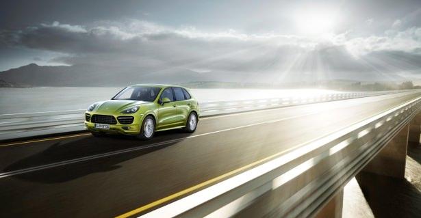 <p>Hatta pek çok Porsche sahibi SUV Cayenne'i benimseyemedi, hatta marka algısını düşürdüğün söyleyenler bile var. Fakat SUV modeller Porsche'yi en karlı markalardan biri haline getirirken, Alman marka da Cayenne'in yanına Macan'ı da ekleyerek eleştirilere cevap vermeyi başardı.</p>
<p> </p>