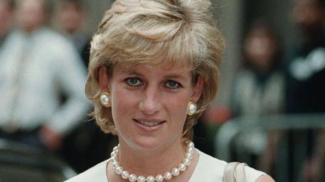 <p>Tüm dünyanın sevgisini kazanan Prenses Diana'nın bütün kıyafetleri Kensington Sarayı'nda sergilenecek.</p>
