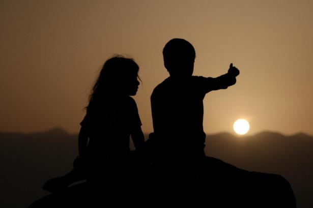 <p>Yaklaşık iki hafta &ouml;nce rejim g&uuml;&ccedil;lerinin Halep kentine yaptığı hava saldırıları sonrası T&uuml;rkiye'ye ka&ccedil;an 40'ı &ccedil;ocuk 140 Suriyeli, Kırıkhan il&ccedil;esine bağlı G&uuml;ltepe Mahallesi'ne geldi.&nbsp;</p>
