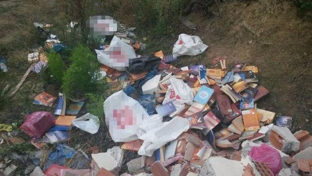 <p>Edinilen bilgilere göre, İnegöl'e bağlı Yeniceköy mahallesi Sivritepe mevkiindeki çöplük alana atılan Fetullah Gülen imzalı kitapların olduğu ihbarını değerlendiren İnegöl Jandarma Komutanlığı ekipleri, çöplük alanında incelemelerde bulundu. İncelemeler sırasında bulunan 316 kitap ele geçirildi.</p>

<p> </p>
