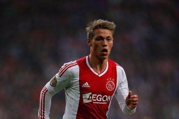 <p><strong>Viktor Fischer</strong><br />
Ajax > Middlesbrough</p>
