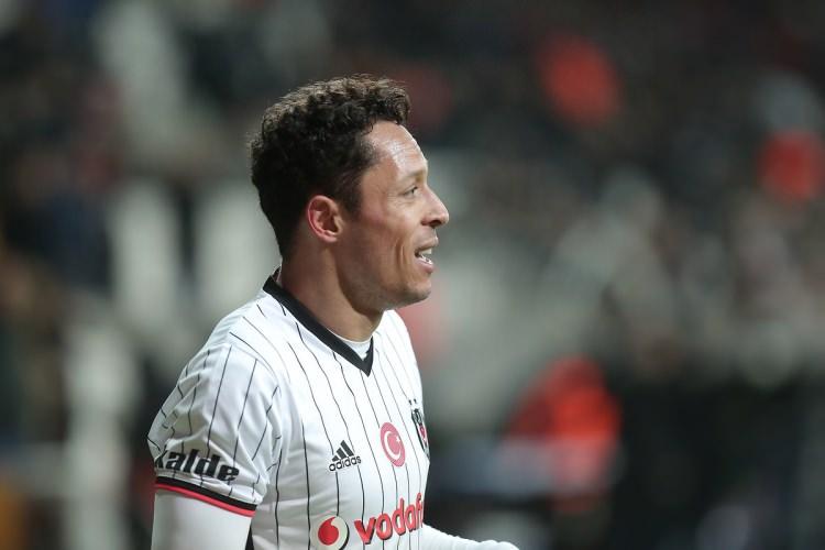 <p>Adriano - Beşiktaş</p>
