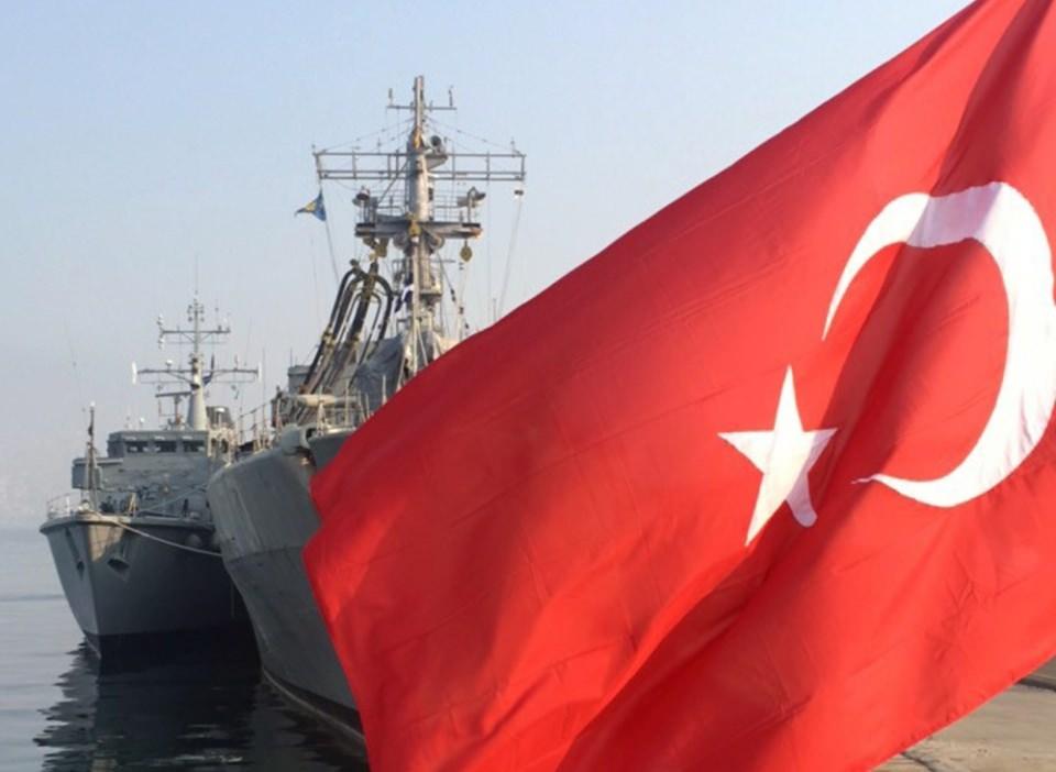 <p>TCG Heybeliada korveti ve TCG Karşıyaka karakol gemisi ile 1 helikopter ve 1 Sualtı Savunma (SAS) Timi; Türk Hava Kuvvetlerinden 2 F-16 uçağı ve 1 C-130 nakliye uçağı,</p>
