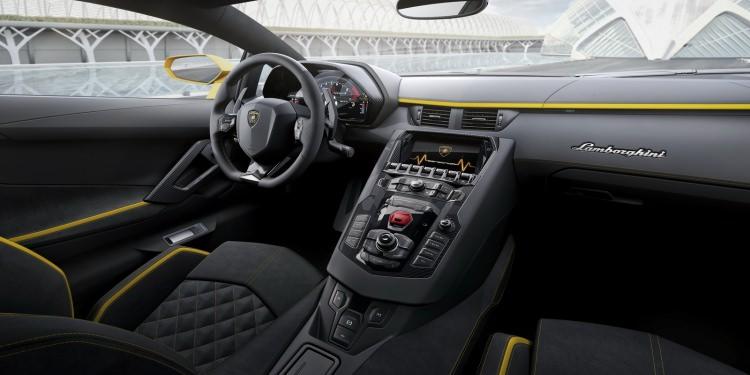 <p>Lamborghini Aventador S</p>

