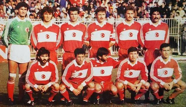 <p>İnönü Stadı Kasım 1988 | Türkiye (Türkiye - Demokratik Almanya)</p>
