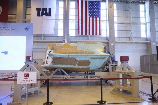 <p>Demir, tüm zamanların en büyük savunma tedarik programı olan JSF Projesi çerçevesinde F-35 uçaklarının, Hava Kuvvetleri Komutanlığının en önemli vurucu gücü olmasının yanı sıra üretim ve idame işletme evreleri için Türk sanayisine iş olanakları sağlaması bakımından da çok önemli bir fırsat olduğunu kaydetti.</p>

<p> </p>
