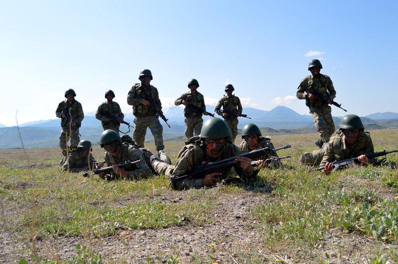 <p>Operasyonlar yine aşama aşama yürütülecek. Hava desteğinin de alınacağı bu operasyonların Cudi, Gabar, Uludere, Diyarbakır'ın Kulp ilçesi sınırları içinde yer alan bazı yaylalar, Tunceli, Bingöl ve Ağrı'nın kırsal kesimlerinin de aralarında olduğu yerlerde yoğunlaşacağı belirtiliyor.</p>
