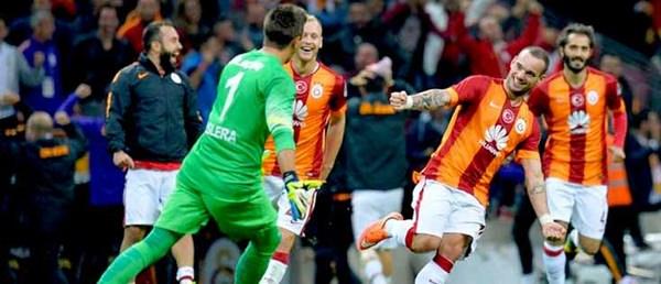 <p>EN YETENEKLİ FUTBOLCU</p>
<p><strong>Takımımızda çok yetenekli oyuncu var, çok yetenekli futbolcularla oynadım. Bir tanesini söylemek çok zor.</strong></p>