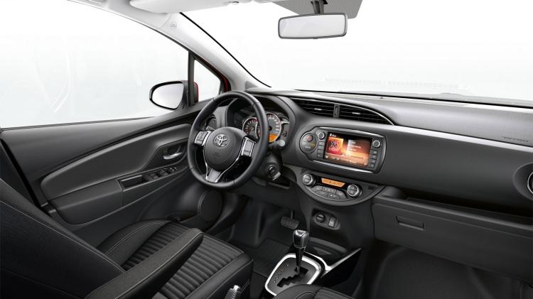 <p>Toyota Yaris Hybrid'de 1497 cc'lik motora 45 kW'lik elektrik motoru eşlik ediyor.</p>
