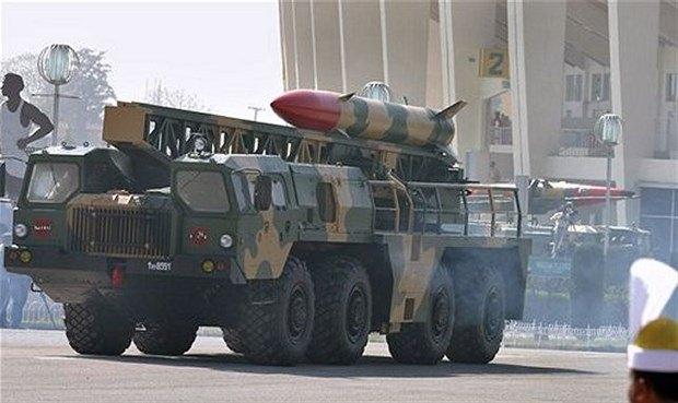 <p>J-600T Yıldırım II Kısa menzilli balistik füze</p>

<p> </p>

