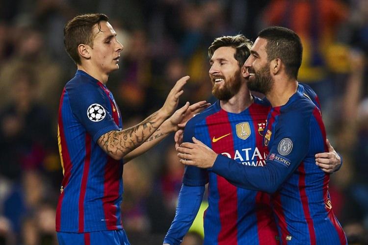 <p>Son zamanlarda Barcelona'da en fazla eleştirilen isimlerden olan Arda Turan dün gece oynanan Şampiyonlar Ligi maçında Katalan ekibi adına sahada 3 gol ve 1 asistlik performans sergilemesi İspanyol basınında manşet oldu. </p>
