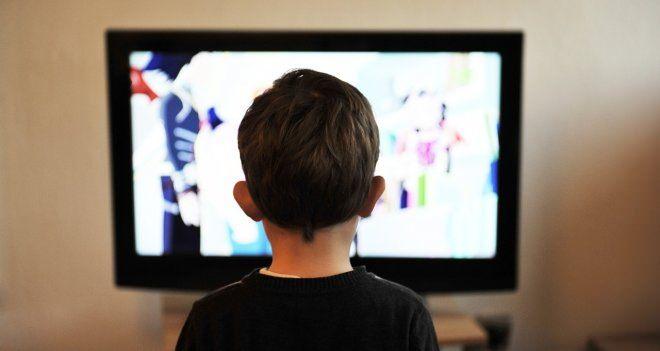 <p>Günde 2 saatten fazla televizyon izleyen çocuklarda ise; neredeyse 2 kat fazla astım geliştiğini ortaya çıktı.</p>
