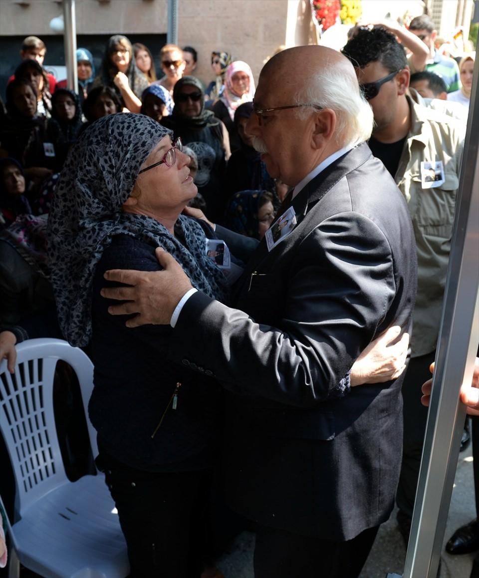 <p>Van'ın Çaldıran ilçesinde terör örgütü PKK'ya yönelik sürdürülen operasyonda şehit düşen Uzman Çavuş Ali Doğukan Kılınç, memleketi Eskişehir'de son yolculuğuna uğurlandı.</p>
