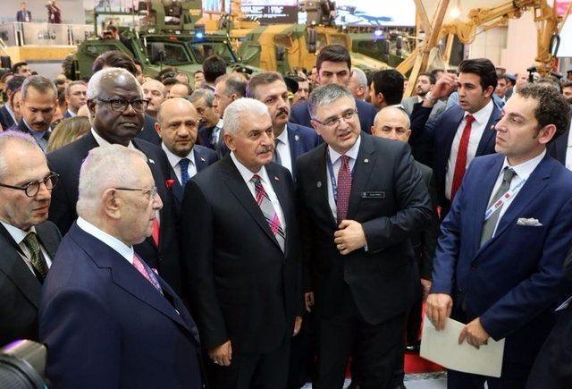 <p>Özgün tasarım araçlar üreten firma olduklarını dile getiren Dr. Karel, ''Ejder Yalçın sadece Türkiye'de değil, birçok ülkenin kullanıcısı tarafından beğenilen bir aracımız. Araç Türk mühendisler tarafından özgün olarak tasarlanmıştı ve Türkiye ilk defa 4x4 zırhlı araçlarda bu seviyede yüksek balistik ve mayın korumasını Ejder Yalçın ile tanımıştı. Ejder ailesinin ilk aracına bakacak olursak Ejder TOMA'yı firmamız, emniyet teşkilatımızın ihtiyaçlarına göre özel olarak geliştirmişti. Askeri şasiye sahiptir. 4x4 bağımsız süspansiyonu sayesinde her türlü arazide ve balistik koruma sayesinde kritik yerlerde toplumsal olaylara müdahale edebilmektedir. Emniyet güçleri ile göstericilerin karşı karşıya gelerek istenmeyen olayların önlenmesinde büyük rol oynamaktadır'' şeklinde konuştu.</p>
<p> </p>
<ul>
</ul>
<ul>
</ul>