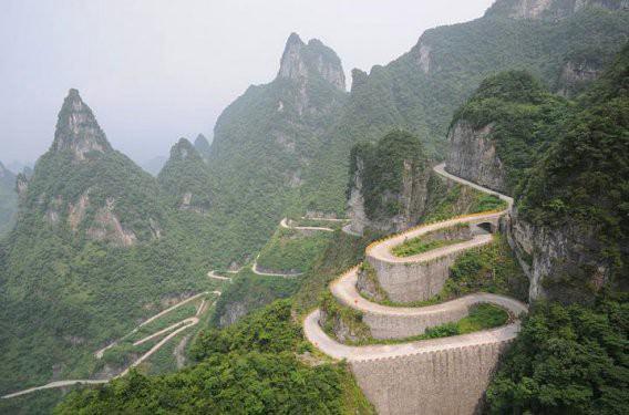 <p>Tianmen Dağ Yolu, Hunan, Çin</p>