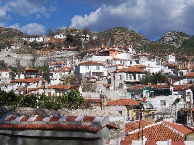 <p>MUĞLA</p>
<p> </p>
<p><span>Muğla'da CHP deneklerden en çok oy alan parti oldu. 641 bin kişinin oy kullanacağı Muğla'da 700 denek üzerinde yapılan araştırmada CHP yüzde 37, AK Parti yüzde 28 oy alırken, deneklerin yüzde 27'si MHP'ye oy verdi.</span></p>