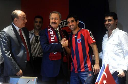 EMMANUEL CULIO (MERSİN İY) Geçen sezon Orduspor'da kiralık oynayan Emmanuel Culio bu kez de Mersin'in yolunu tuttu.