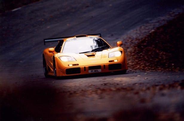 <p>1993 – McLaren F1 Saatte 370 km</p>
