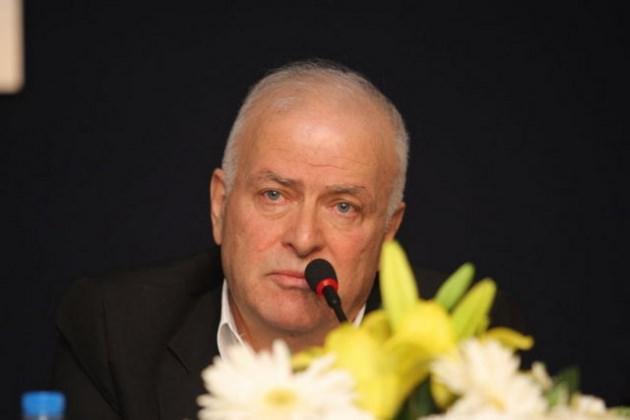 <p>ŞANSAL BÜYÜKA Erman Toroğlu: Şimdi hocam yan hakem napıyo, Tommiks falan mı okuyor? Şansal Büyüka: Aman hocam ya, ben de okuyorum!</p>