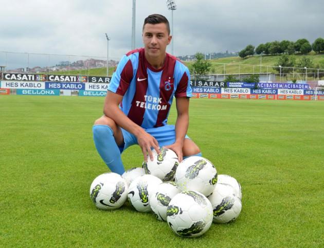 EMRE GÜRAL (TRABZONSPOR) Trabzonspor, Bucaspor'da forma giyen Emre Güral'ı renklerine kattı.