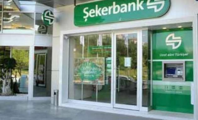 Şekerbank'tan bayrama özel iki avantajlı kampanya ... Şekerbank, hem bireysel müşterilerin hem de esnaf ve küçük işletmelerin, nakit ihtiyaçlarını uygun koşullarda karşılamaları amacıyla Ramazan ayına özel iki ayrı kampanya düzenledi. Şekerbank, bireysel müşterileri için düzenlediği "Bu Ramazan ailesini mutlu etmek için çalışan herkesin yanındayız" sloganlı kampanyası kapsamında, Banka ile yeni tanışan ücretli çalışan ve emeklilerin, 500 TL'ye kadar olan nakit ihtiyaçlarını, faizsiz ve komisyonsuz olarak karşılıyor. Başvurusu kabul edilen ve en az 500 TL tutarında kredili mevduat hesabı limiti tanımlanan ücretli ve emekliler, limitlerinin 500 TL'lik kısmını, bir yıl süreyle faiz ve komisyon ödemeden kullanabiliyorlar. Başvuruların Şekerbank şubelerinden alındığı kampanyadan yararlanan bireysel müşteriler, faiz ve komisyon ödemeden 500 TL limitlerini şubeden veya banka kartı ile ATM'den nakit çekerek kullanabilecekler. Ayrıca banka kartı ile alışveriş yaparak ihtiyaçlarını karşılayabilecekleri gibi; su, elektrik, doğalgaz, telefon vb. faturalarını da otomatik talimat ile ödeyebilecekler. Kampanyadan yararlananlar düzenli ödeme talimatı ile kira ve okul taksiti gibi ödemelerini de yapabilecekler. 'İşinize Ramazan Bereketi' kampanyası ... Şekerbank "İşinize Ramazan Bereketi" kampanyası ile de, esnaf ve küçük işletmelerin finansman ihtiyaçlarını; 3 ay taksit ötelemeli, 60 aya kadar vadeli ve avantajlı fiyatlarla temin ediyor. Banka, esnafın 75.000 TL'ye kadar olan kredi taleplerinde 60 aya varan vade için aylık % 1,59, işletmelerin ise 250 bin TL'ye kadar olan kredi taleplerinde 36 ay vade için % 1,49 oranında faiz uyguluyor. Şekerbank ayrıca, çek yaprağı başına garanti limiti yükseltilmiş ürünü 'Üreten Çek' kullanan esnaf ve küçük işletmelerin, kampanyada kullandıkları kredilerin masraf tutarında 50 TL indirim sağlıyor. Masraf tutarı ve kredi kullanımı sırasında yapılacak sigortalar da ayrıca kredilendirilebiliyor. 17 Ağustos'a kadar devam edecek "İşinize Ramazan Bereketi" kampanyasından; gıda işletmecilerinden, okul dönemi ve Ramazan Bayramı öncesi tedarik ihtiyacı oluşan kırtasiyeci ve manifaturacılara kadar tüm esnaf ve işletmeler faydalanabiliyor.