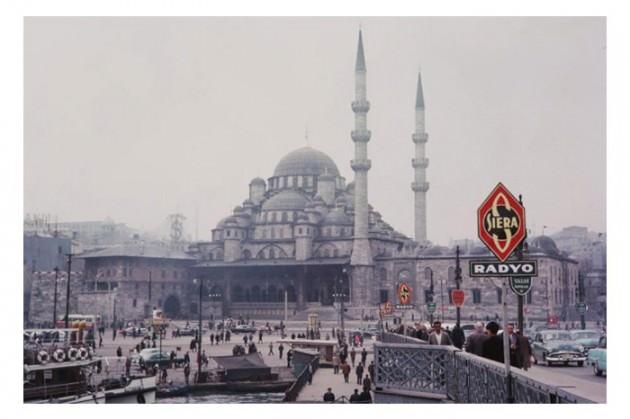 <p>Indiana Üniversitesi, Charles W. Cushman fotoğraf koleksiyonundan eski İstanbul fotoğrafları çıktı. Günümüze kıyasla daha tenha görülen İstanbul'un bu fotoğrafları 1965 yılında çekilmiş.</p>