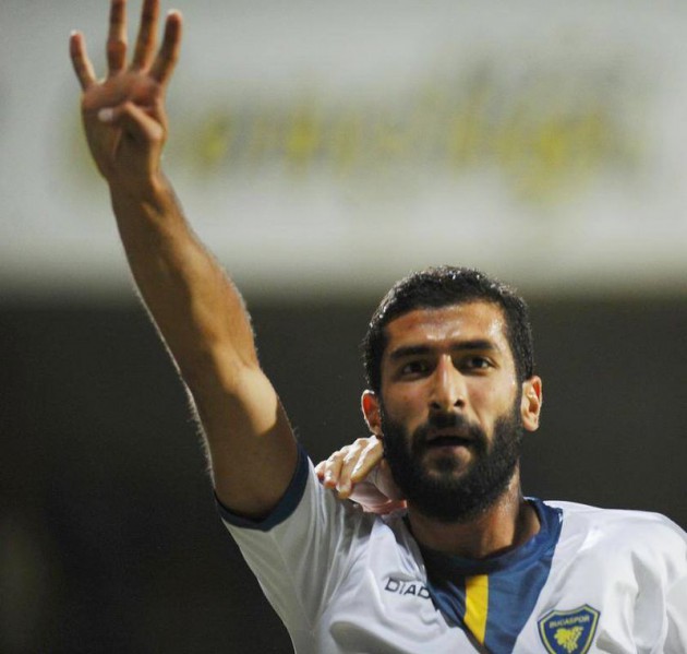 <p>Bucaspor'un golcü futbolcusu Atilla Yıldırım attığı golün ardından 'Rabia' selamı yaptı.</p>