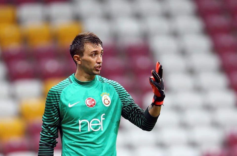 <p>Muslera 3.575.000 €</p>

<p> </p>
