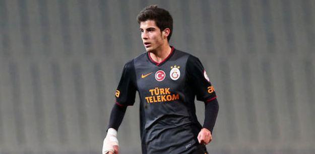 <p>OĞUZHAN KAYAR: Manisa’dan 2 milyon 250 bin TL verilerek kadroya katıldı. Kupada 1 maça çıktı. 4.5 yıl için 650 bin TL ödenecek. Toplam 5 milyon garanti ücreti var. Kiralanabilir.</p>