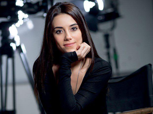 <p>Cansu Dere</p>

<p>36 beden</p>

