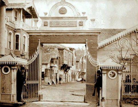 <p>Bahriye Mektebi (1890'lı yıllar. Heybeliada)</p>