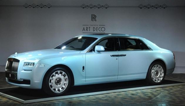 <p><strong>6. Rolls-Royce Phantom Extended Wheelbase</strong><br /><br /> İngiliz markası Rolls-Royce, Phantom Extended Wheelbase modelinde 453 beygir, 6.75 litre hacimli, V-12 bir motor kullanılmıştır. </p>